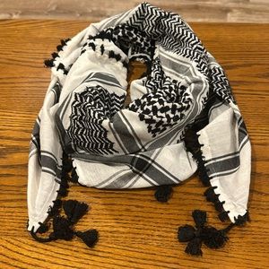 Keffiyeh/Scarf Black and White Palestinian Style